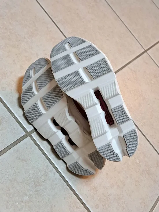 On Cloud Running Women's Cloudmonster shoes - Ivory/Grenadine - Wmn's sz 7 - Picture 9 of 9